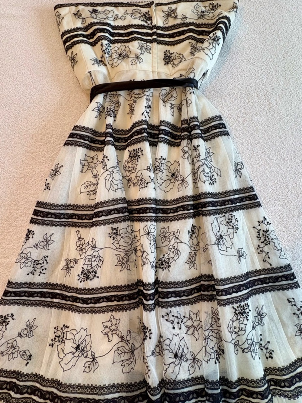 BCBG Max Azaria Strapless Embroidered Beaded Dress Size 8 - Picture 10 of 11